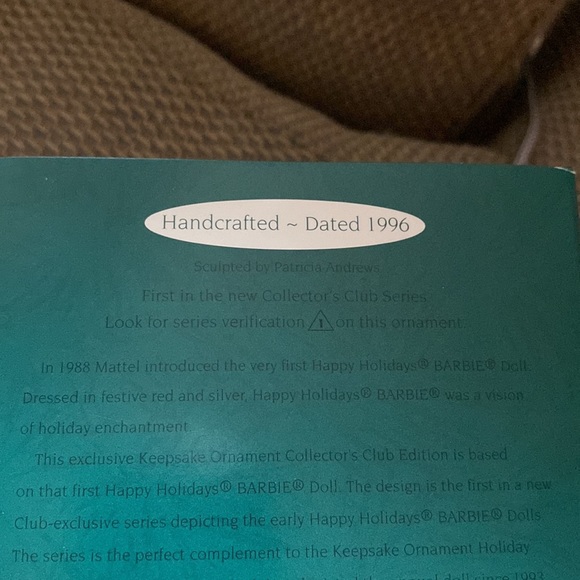 ✨💕 Vintage Hallmark Collectors Club Holiday Barbie💕✨ - Picture 3 of 7